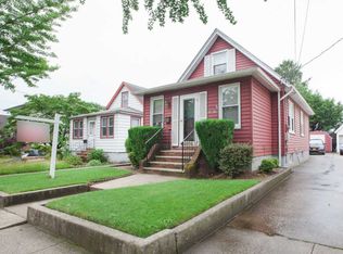 8526 263rd St, Floral Park, NY 11001