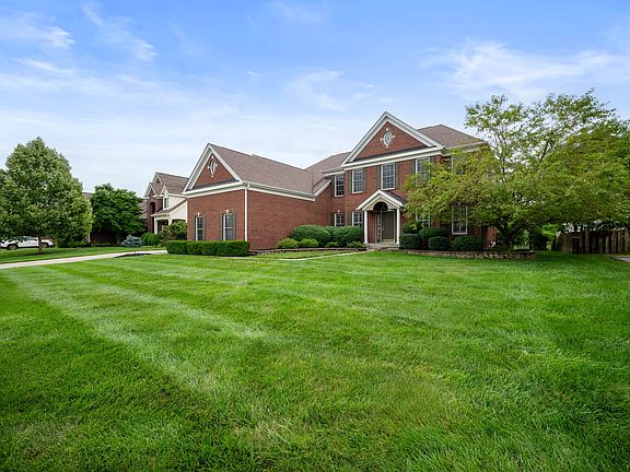 3rd image of 8845 Pin Oak Dr