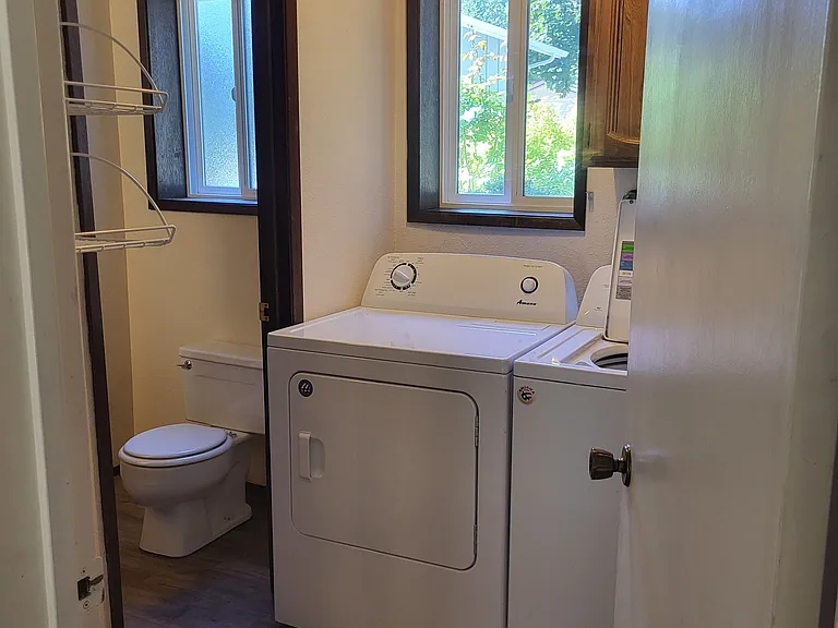 928 Blue Heron Ave NE — Photo 3