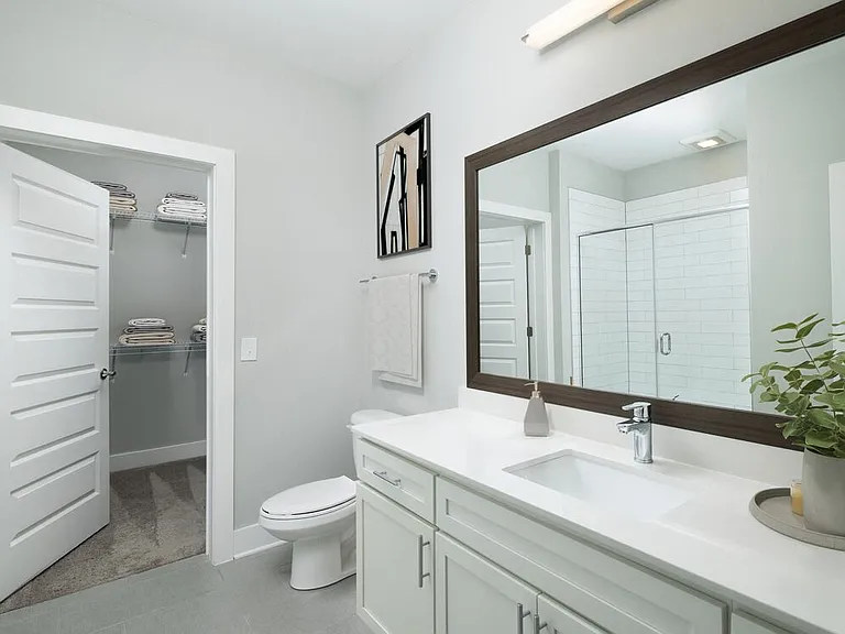 Bath and walk-in closet