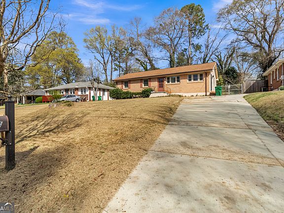 4th image of 3226 Bobolink Dr