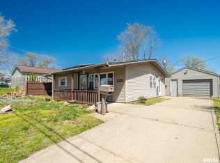 1610 N 14th St, Pekin, IL 61554