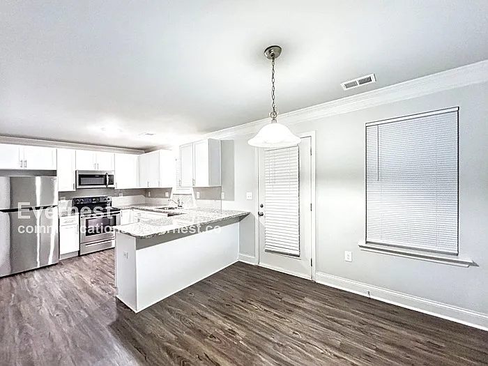 5229 Hanover St — Photo 6