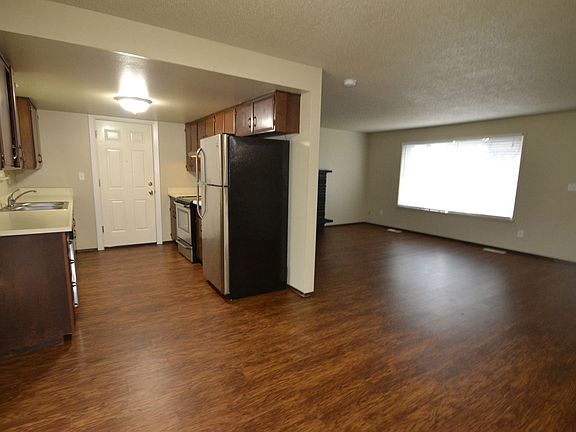 4th image of 19405 Aurora Dr E