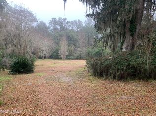 12 Tuscarora Ave, Beaufort, SC 29907