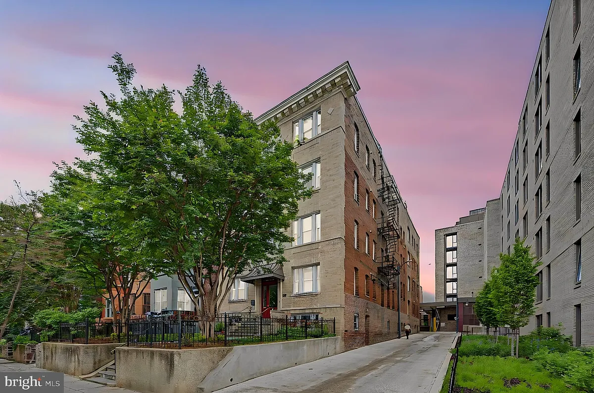 Building Photo - 1340 Fairmont St NW #23