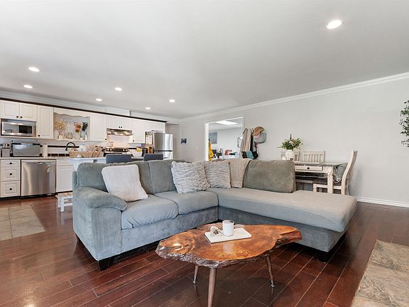 4th image of 50765 Mountview Rd