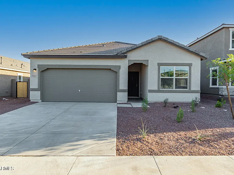 19585 W Annika Dr — Photo 2