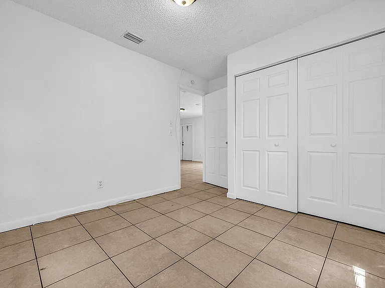 336 NE 12th Ave — Photo 16