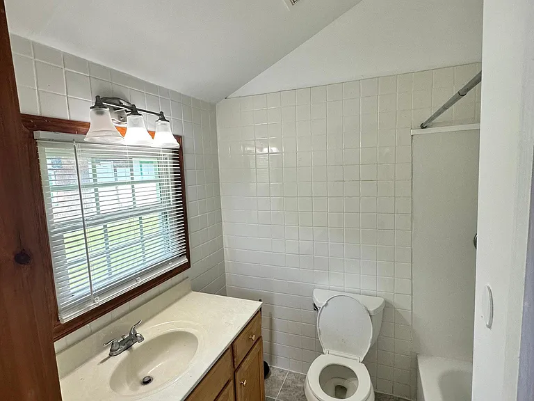 312 W Williamson St — Photo 7