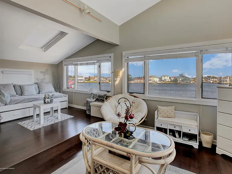 374 Aldo Dr — Photo 20