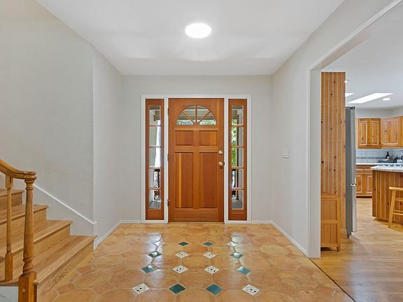 5th image of 308 W Hilton Dr