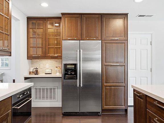 5th image of 281 Sposito Cir
