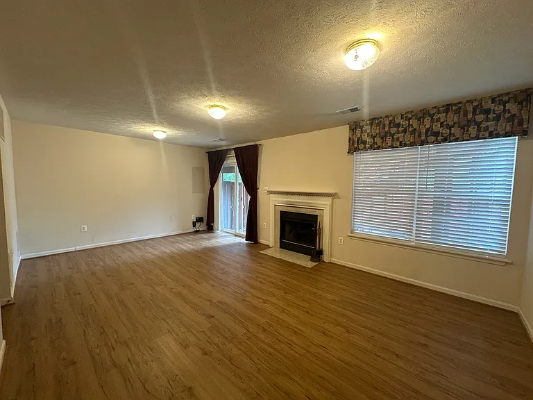 8359 Regal Oak Ct — Photo 24