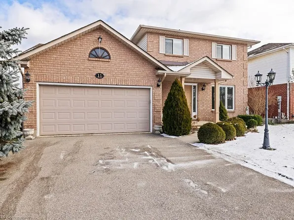11 Newcombe Rd, Hamilton, ON L9H 6Z5