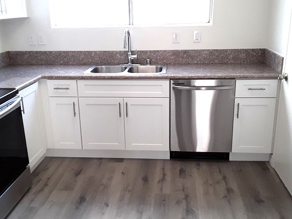 4th image of 140 N Berendo St APT 4
