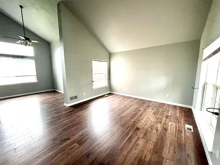 11725 Meadowood Ln — Photo 4