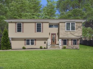 105 Hillside Ter, Lebanon Twp., NJ 07830