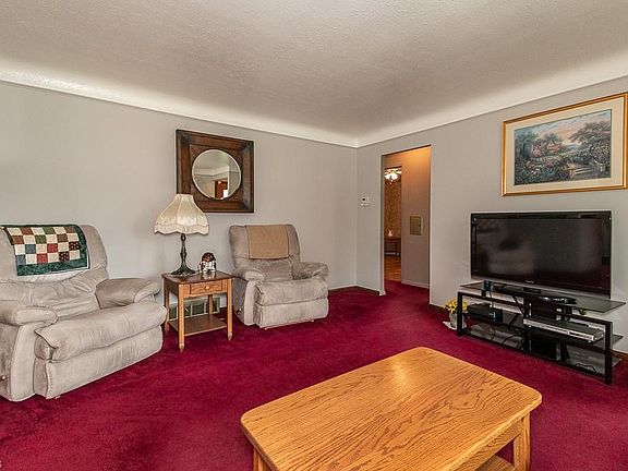 5th image of 10599 Sharon Dr