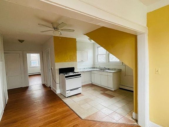 5th image of 23 Cleremont Ave Floor 3