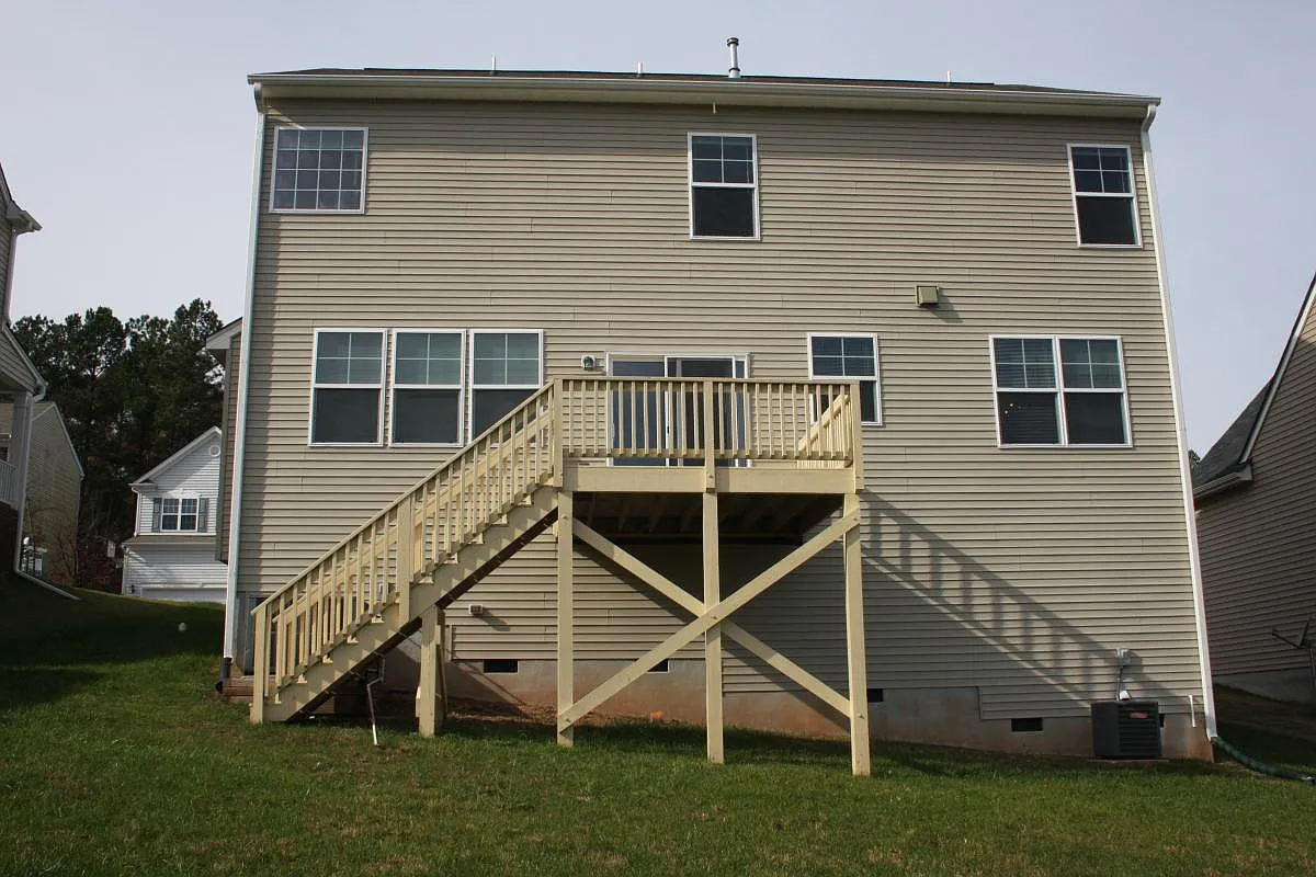 4 bed, 2.5 bath, 2100 sqft, $2,700 — Photo 2