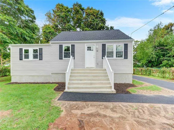 98 Washington Ave, Deer Park, NY 11729