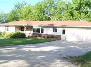 1005 Redwood Rd, Clay Center, KS 67432