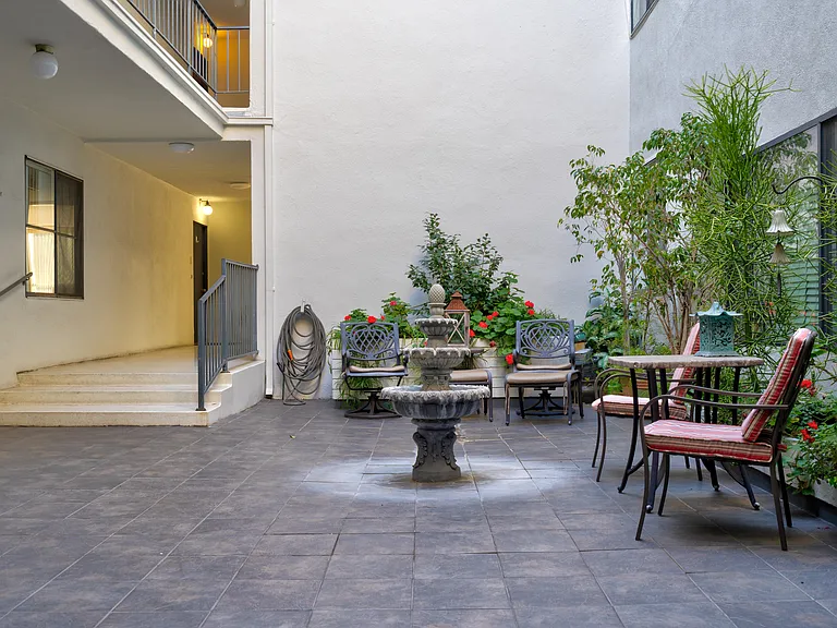 134 S Elm Dr #104 — Photo 25