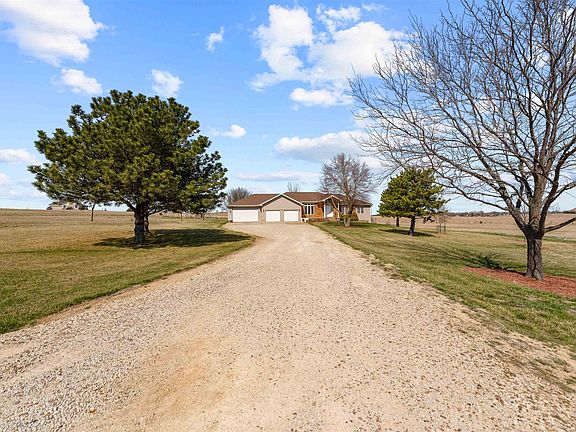 3rd image of 220 Prairie Ridge Rd