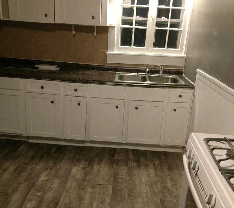 2nd image of 405 Fernwood Ave