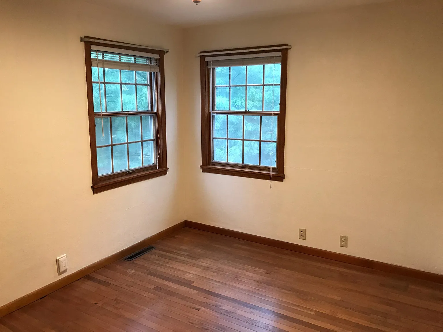154 N Hillsdale Drive — Photo 2