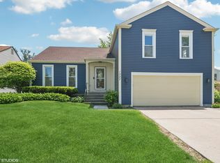 1327 Gail Dr, Buffalo Grove, IL