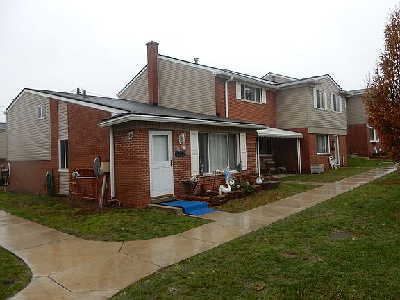 2nd image of 29194 Manchester St Unit 35