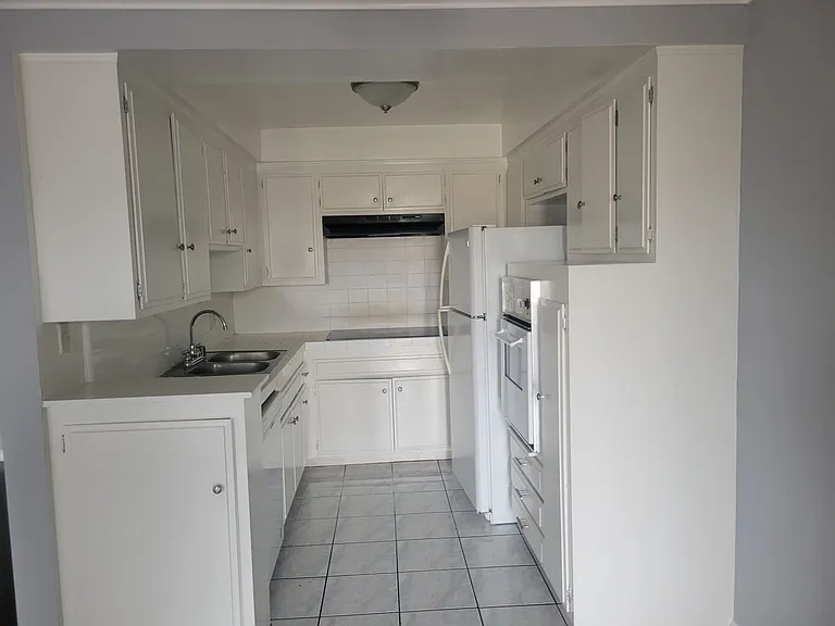 5232 Fairview Blvd — Photo 9