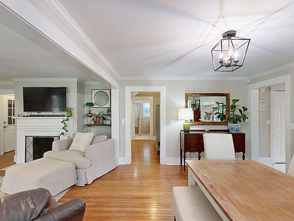 5th image of 1110 Woodlawn Dr