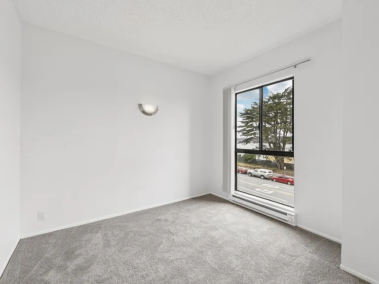 Lakewood Apartments At Lake Merced — Photo 31