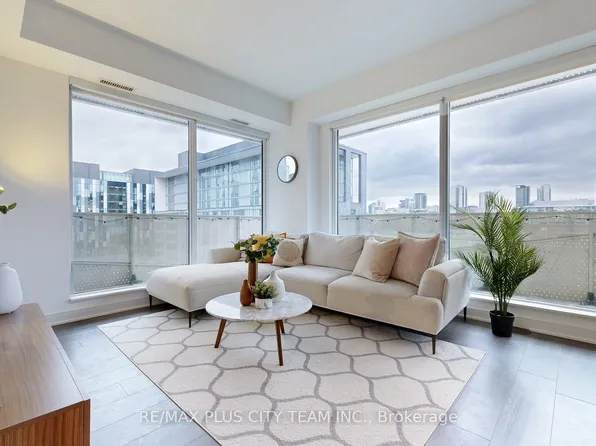 60 Tannery Rd #613, Toronto, ON M5A 0S8