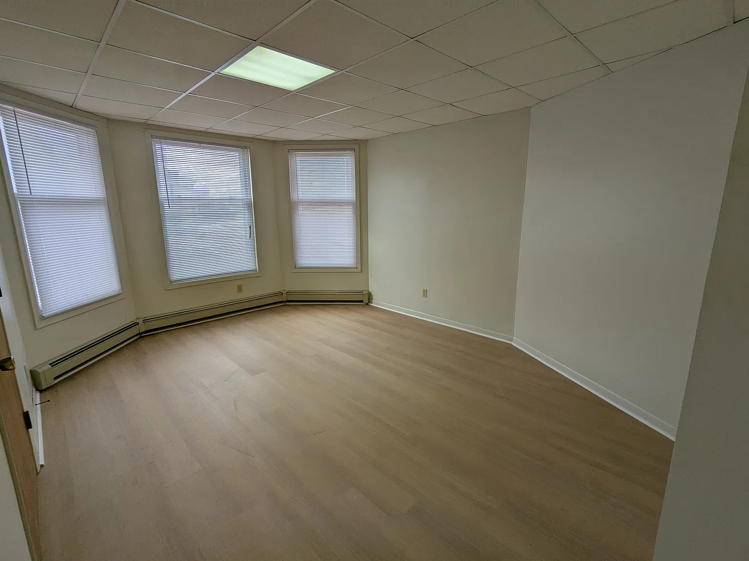 1 bed, 800 sqft, $1,000 — Photo 3