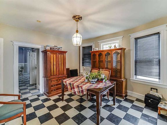 3rd image of 107 Isabella Ave