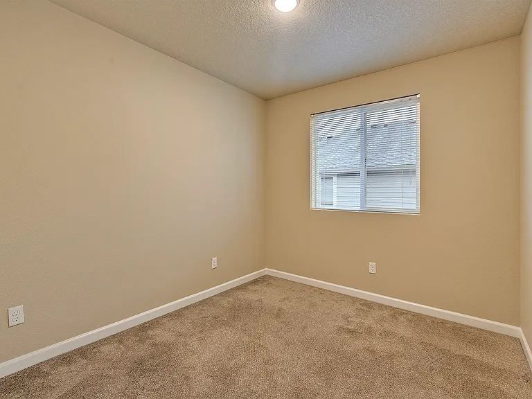1056 N Davis St — Photo 14