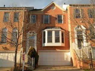 8536 Harvest Oak Dr, Vienna, VA 22182