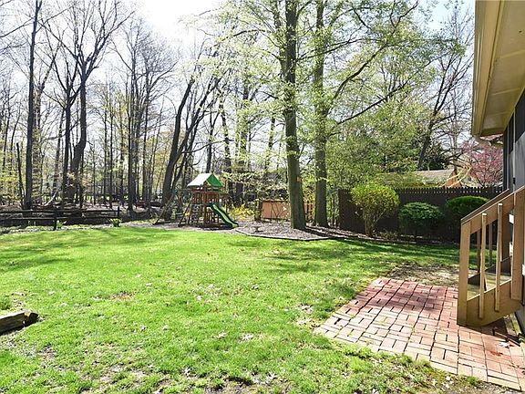 4th image of 549 Woodlane Dr