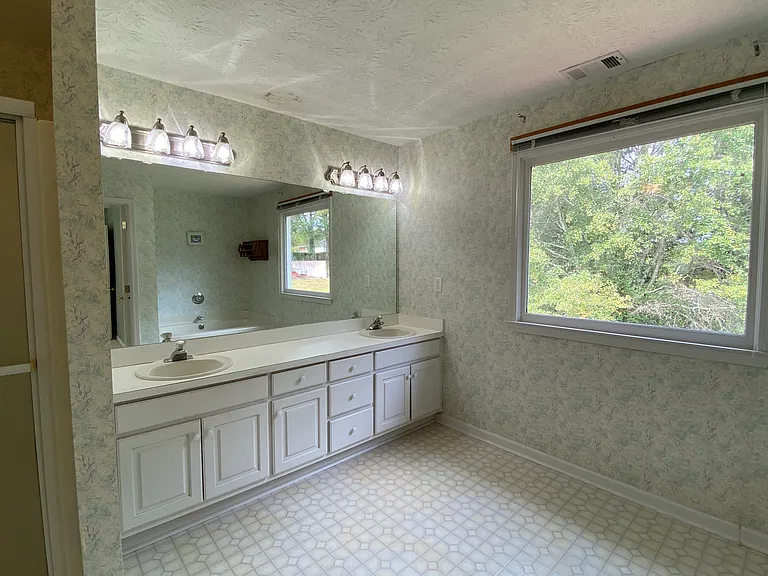 1188 Westchester Dr — Photo 36