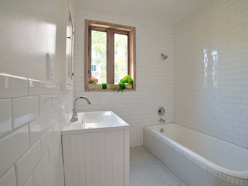 Middle unit bath
