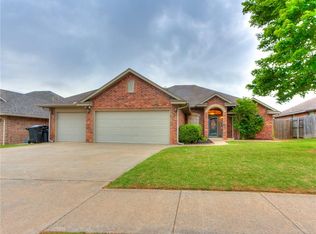 841 SW 39th St, Moore, OK 73160