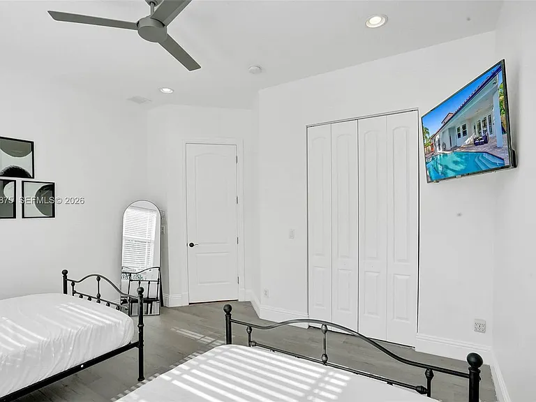 1207 SW 21st St — Photo 23
