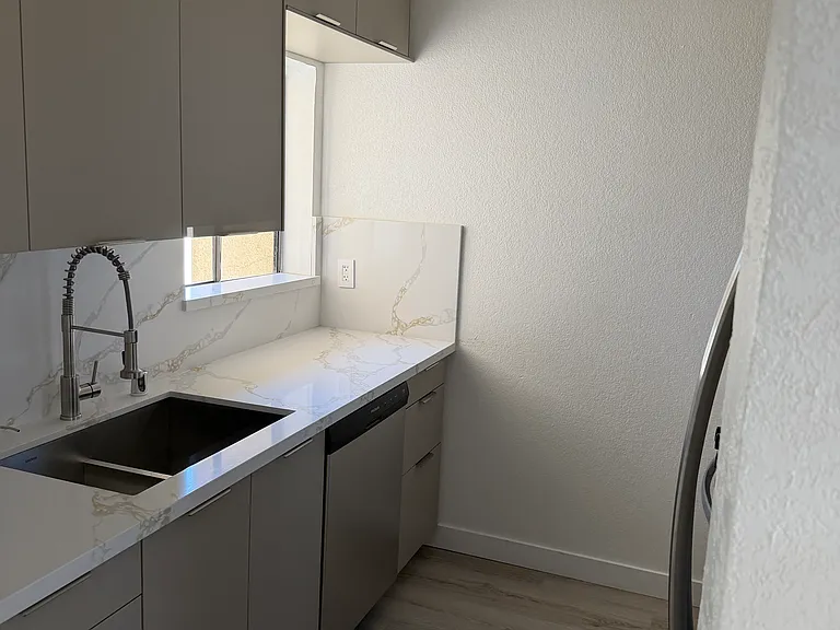 1070 Thompson Ave #204 — Photo 5