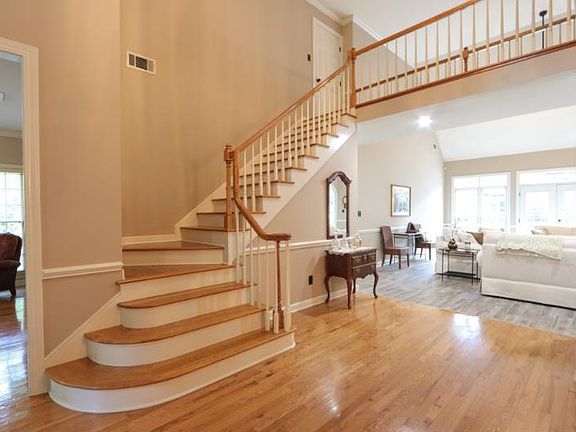 3rd image of 3083 Plantation Cir E