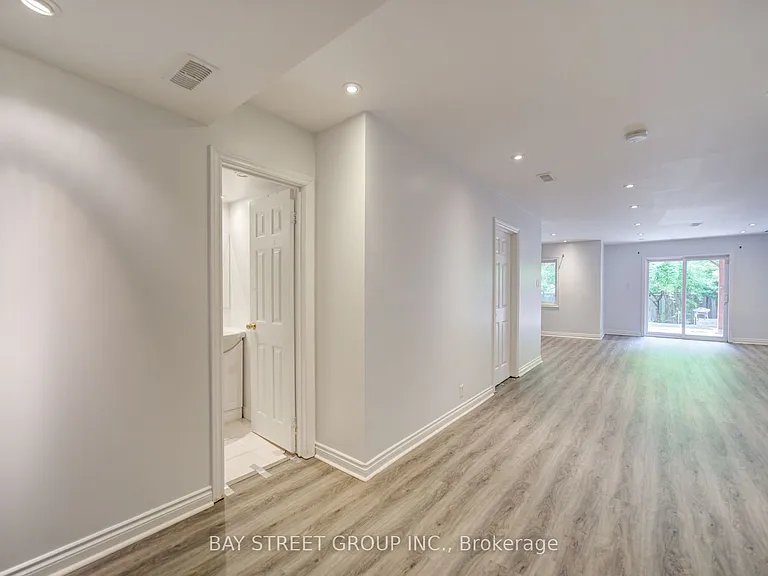 46 Romance Dr — Photo 29