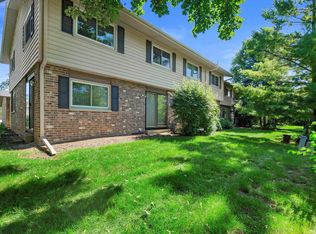 1042 Pilgrim Pkwy, Elm Grove, WI 53122